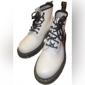 Doc Marten 1460 Smooth Leather boots